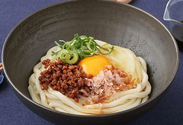 とりそぼろの釜玉うどん