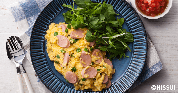 おさかなのソーセージのチーズオムレツ | レシピ | ニッスイ