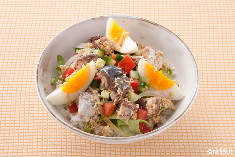 【写真】さばのサラダ丼