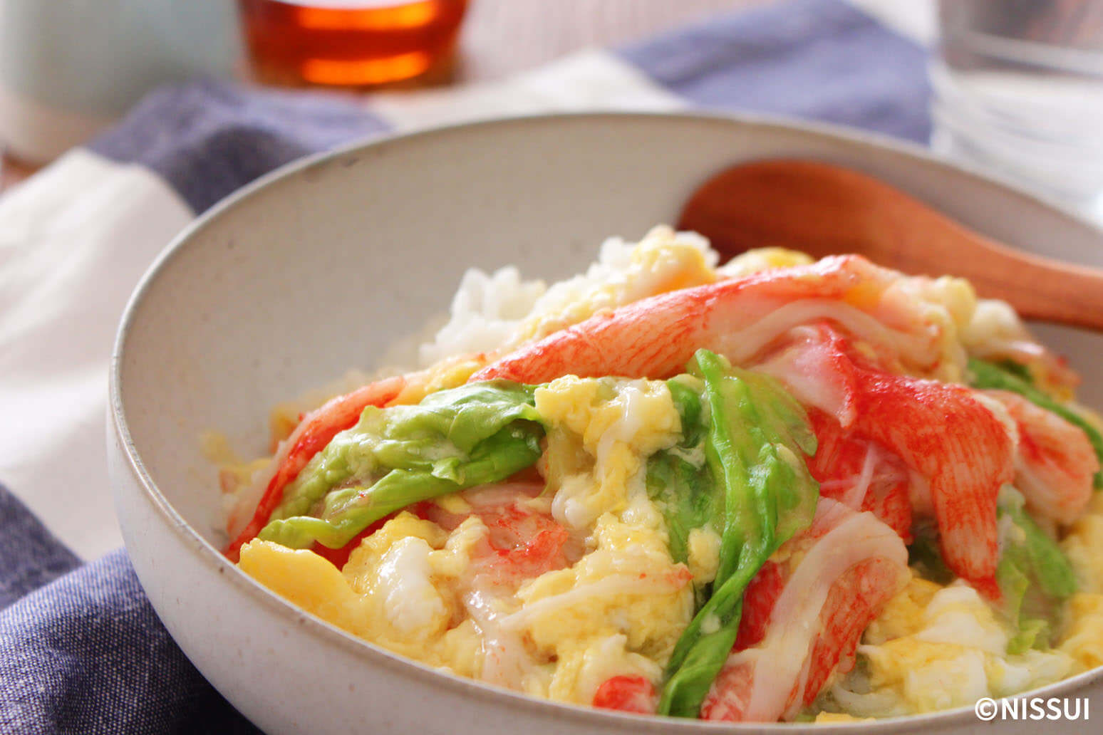 海からサラダフレークとレタスのトロトロたまご丼