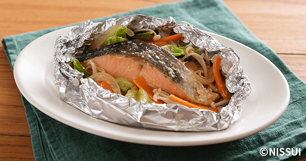 凍ったまま調理スタート！鮭のちゃんちゃんホイル焼き | レシピ | ニッスイ
