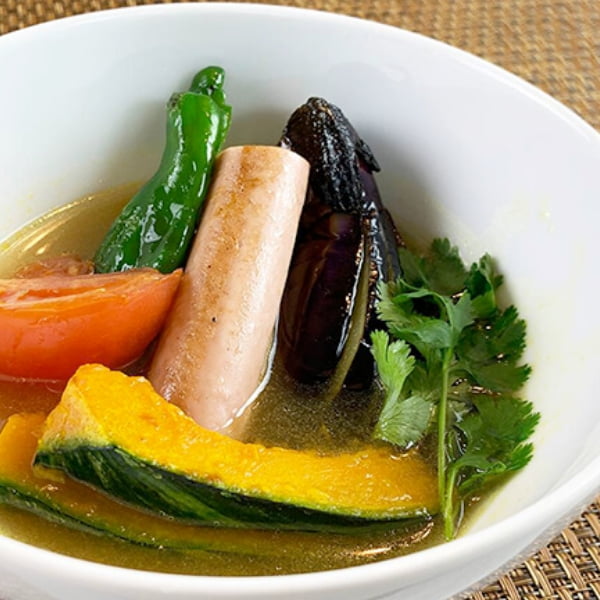 おさかなのソーセージと夏野菜のスープカレー