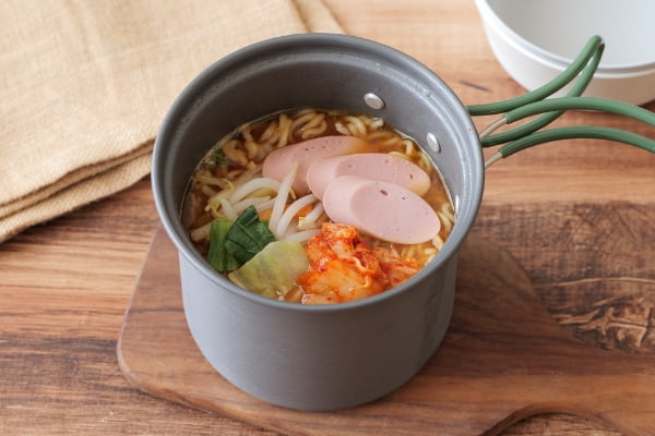 おさなかのソーセージでプデチゲ風ラーメン