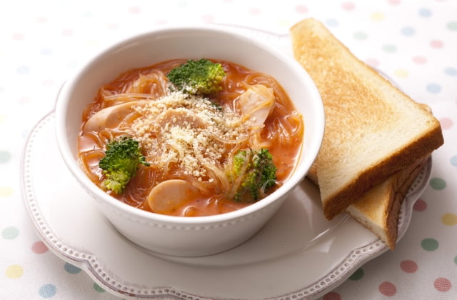 おさかなのソーセージと春雨のトマトスープ