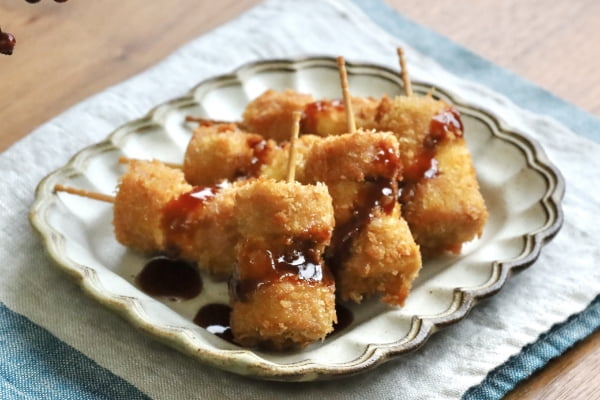 スライス魚肉ソーチーズを揚げた「ギョニカツ」