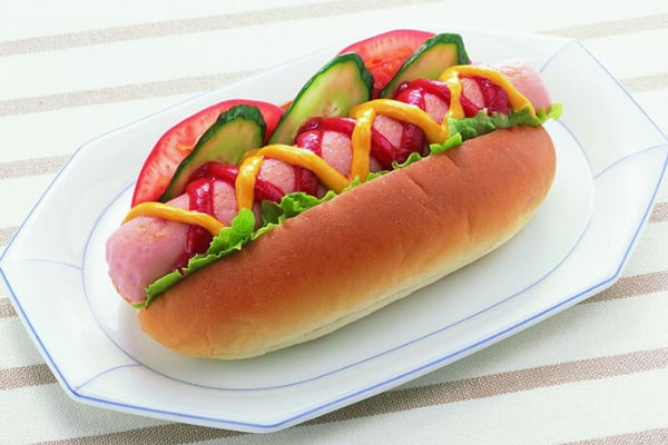 おさかなのソーセージのホットドッグ