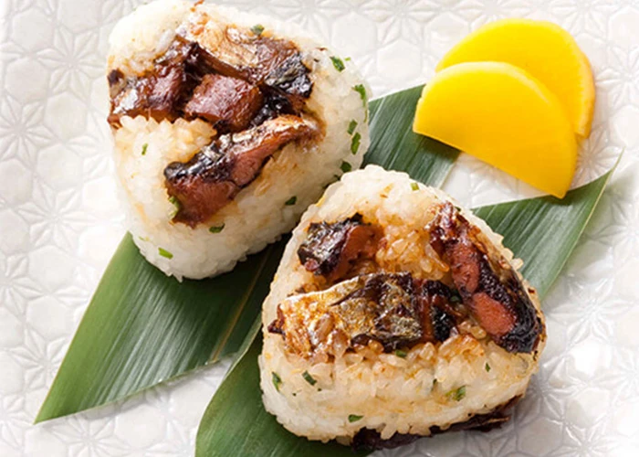 さんま蒲焼の焼きおむすび