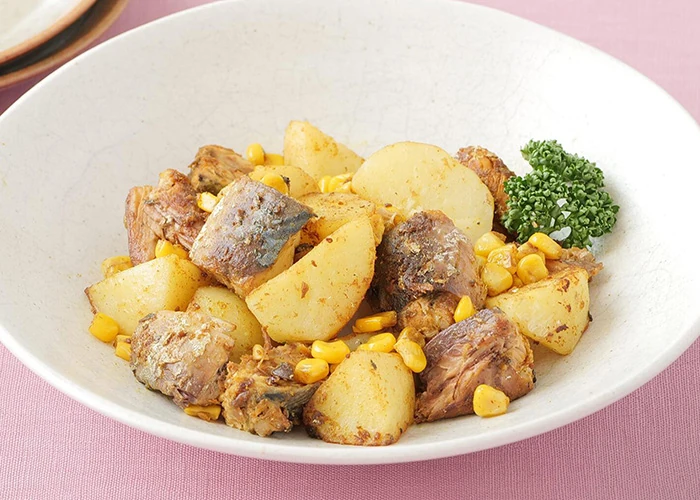 さば水煮とじゃがいものカレー炒め